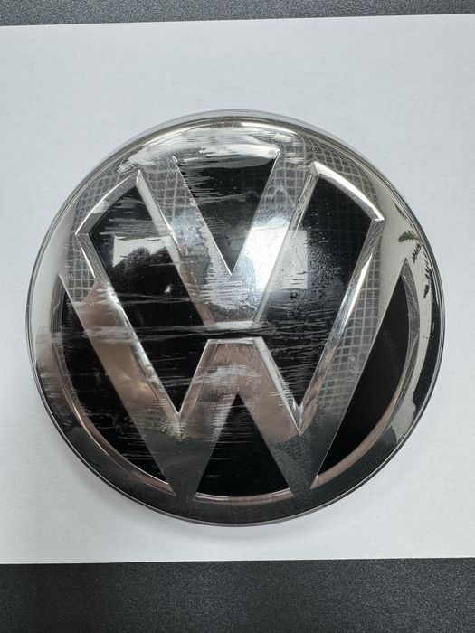 5NA-853-601-JZA эмблема решетки радиатора Volkswagen Tiguan 2018 - 2024