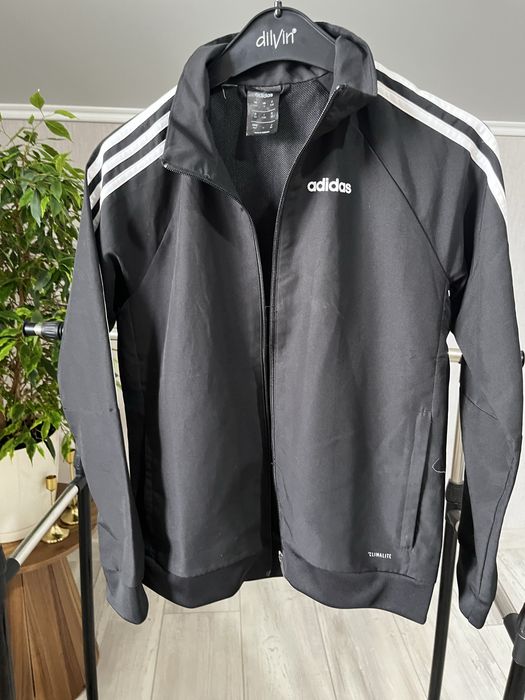 Вітровка олімпійка оригінальна Adidas на хлопчика11-12 років