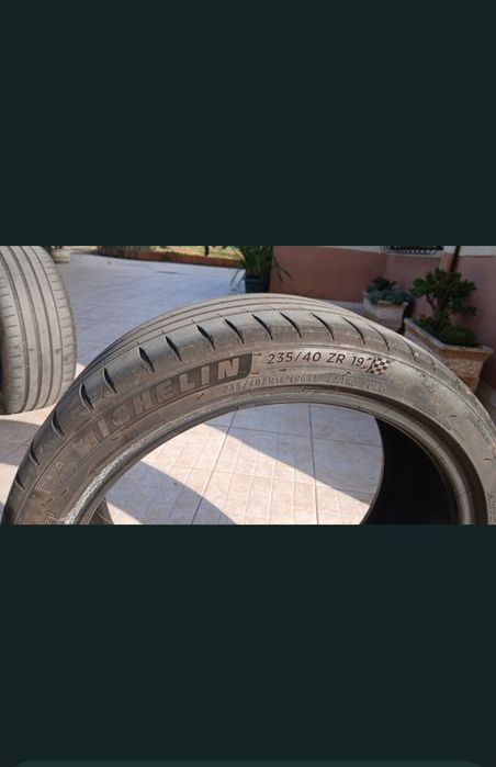 Pneus michelin semi movos 235/40 ZR19