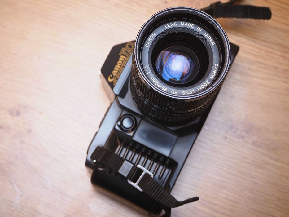 Canon t-70 + 35-70 1:4 /// Super stan