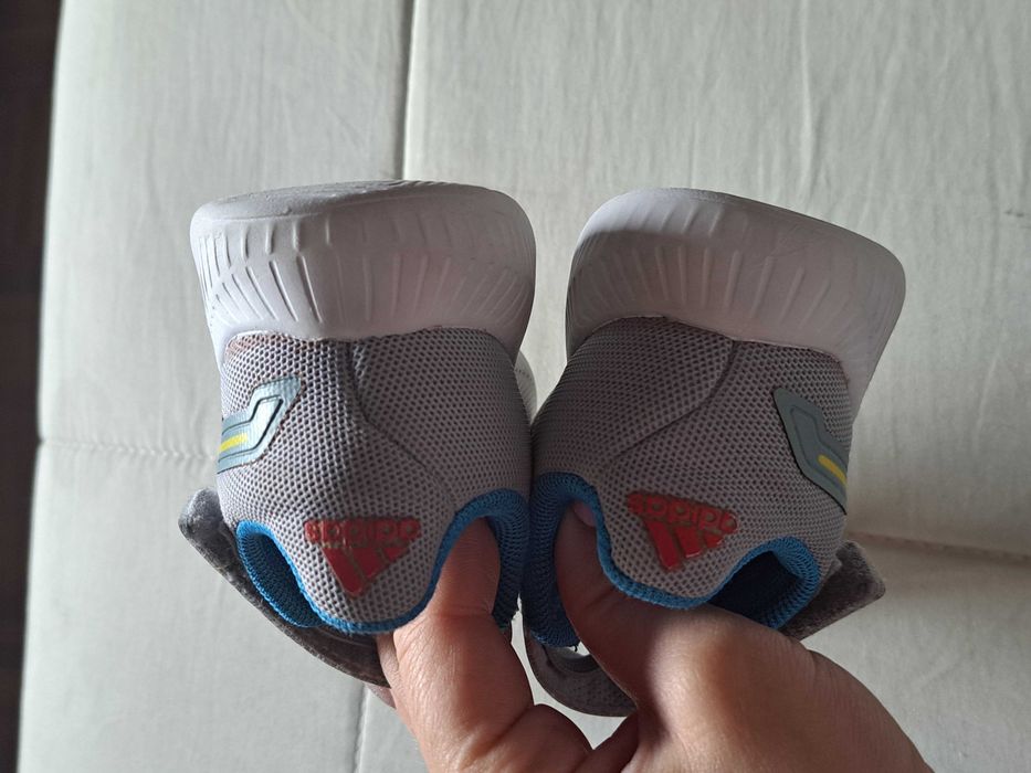 Sapatilhas Adidas 23