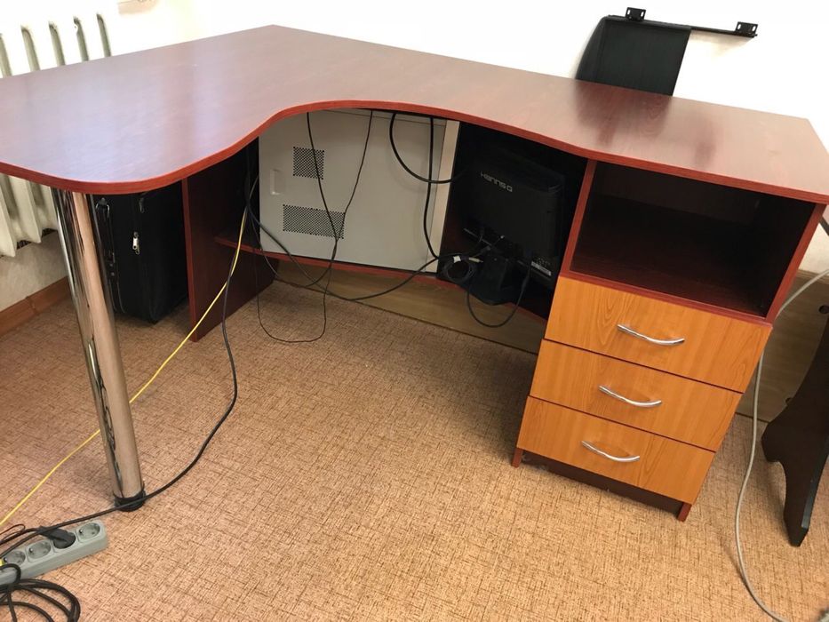 Стол угловой компьютерный