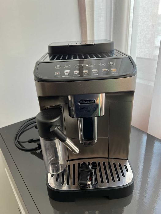 Maquina Café Super-Automatica De'Longhi Magnifica Evo