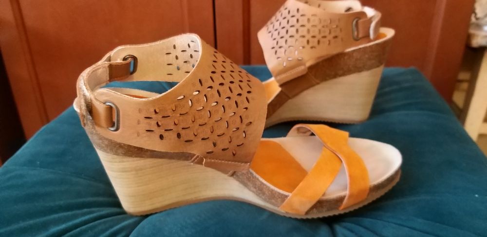 Sandaly nikbutik na koturnie