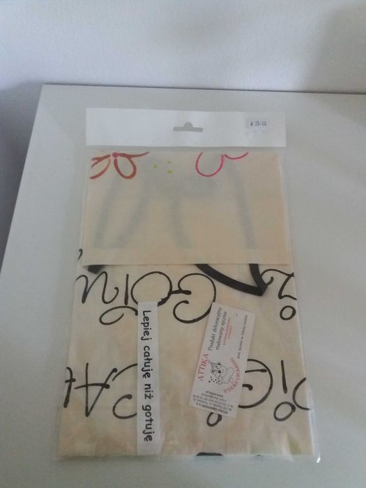 Fartuszek ręcznie malowany "Lepiej całuję niż gotuję" żaba z sercem