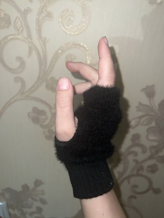 Пара рукавиць з відкритими пальцями