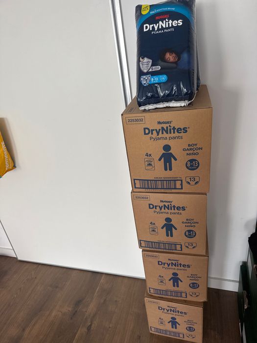 18 x Fralda Cueca Huggies Drynites Menino 8-13 anos
