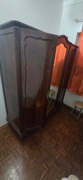 Roupeiro madeira maciça