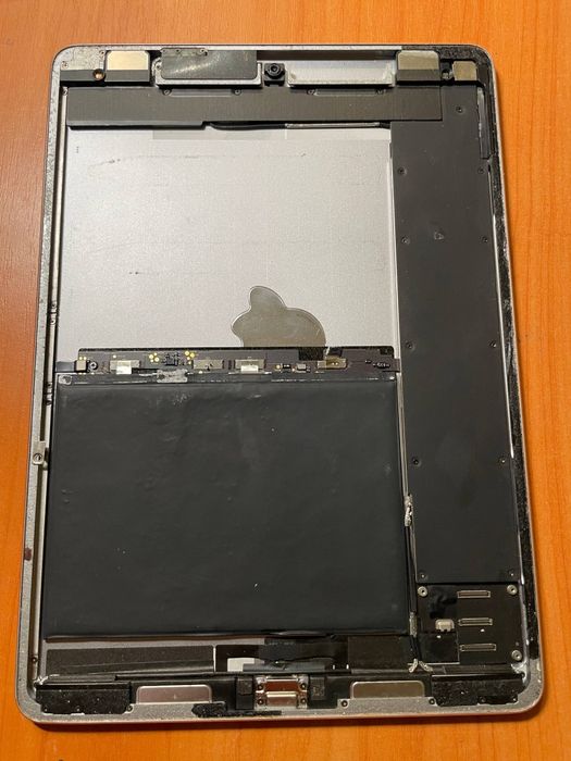 Продаж iPad Pro 9.7  на запчастини