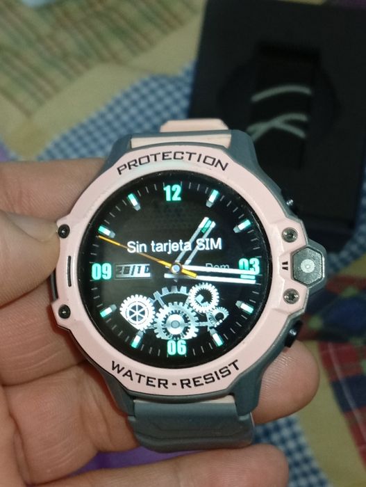 Brand-new smartwatch in box with nano SIM card slot64584886584578122