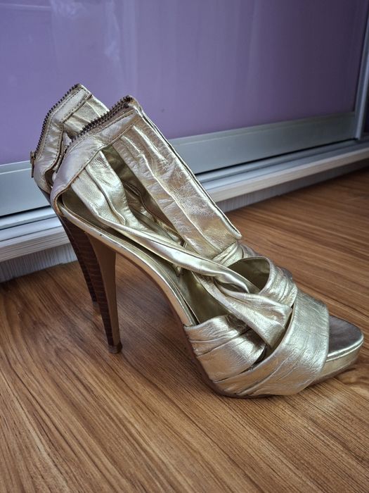 Босоніжки жіночі