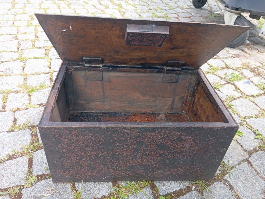 Caixa de ferro antiga