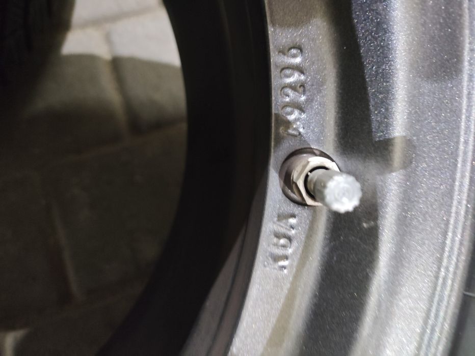 Диски R16. З зимовими шинами. 6,5J-16H2  114.3