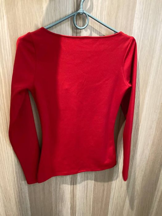 Червона жіноча блуза