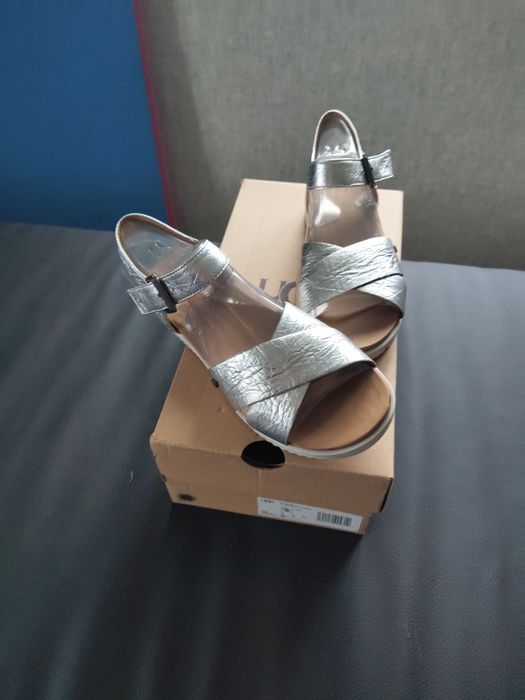 Сандалі UGG розмір 36