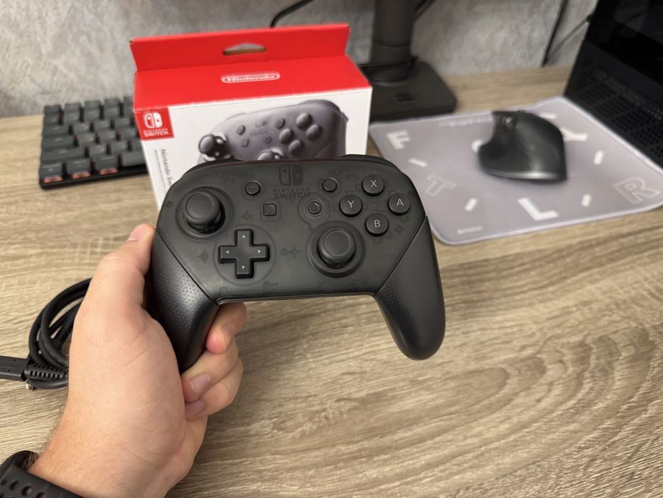 Nintendo Switch Pro Controller (оригінал)