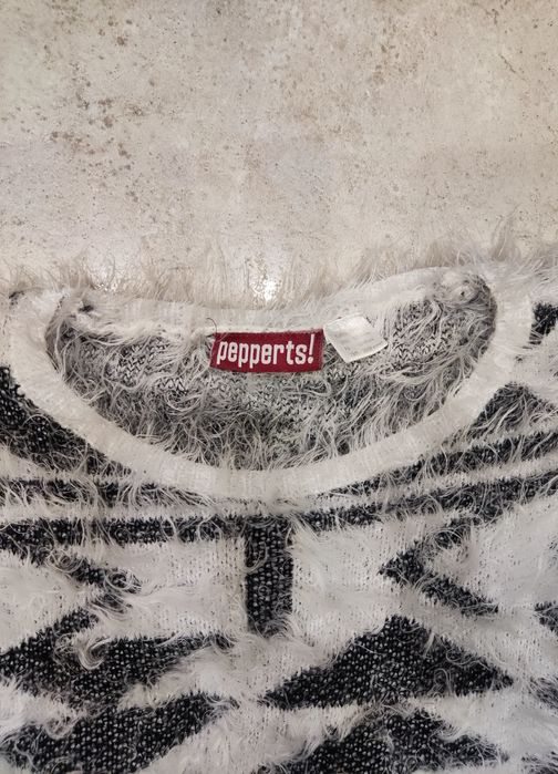 Sweterek dziewczęcy rozmiar 122/128