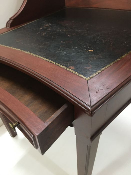 Corner Table – 1940s64551182170243123