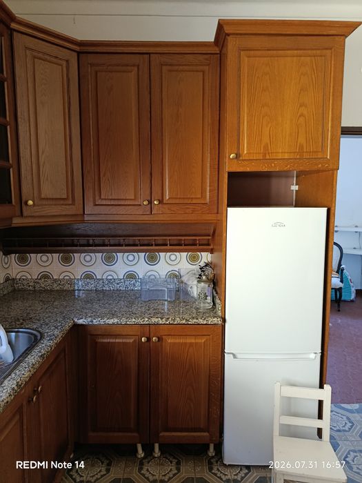 Mobília de Cozinha em Madeira + Bancada em Granito