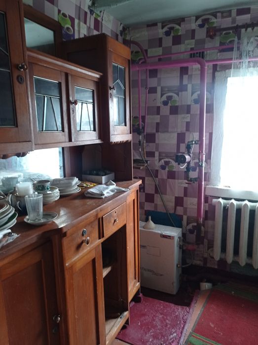 Помешкання в центрі селища Олишівка.