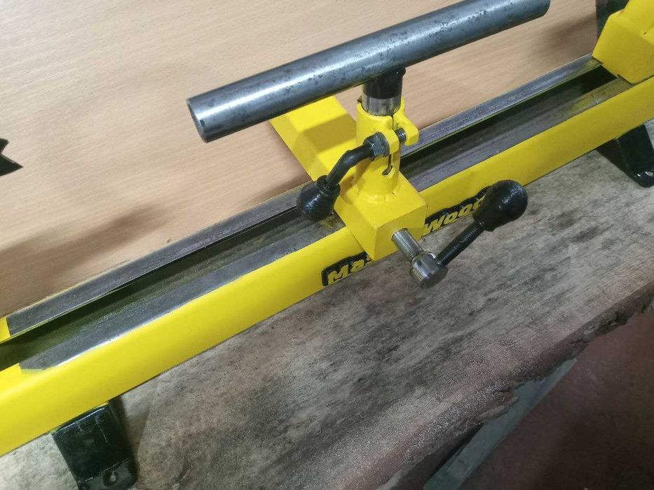 Продам токарний станок по дереву