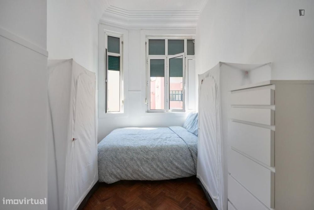 Quarto - localizado em Marquês de Pombal Lisbon