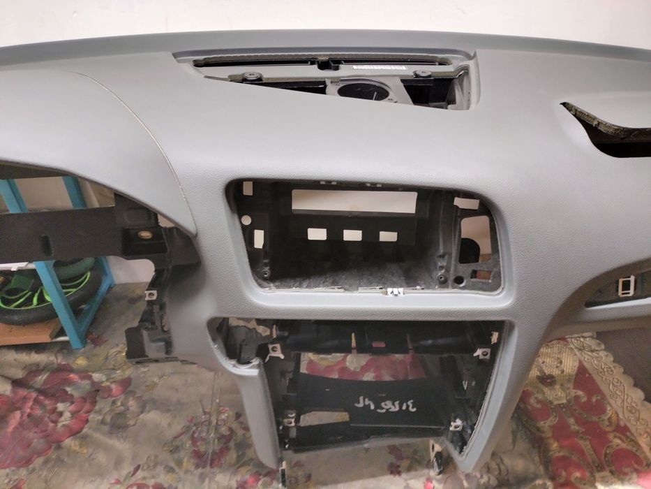 Продам торпедо панель Audi Q5 8r