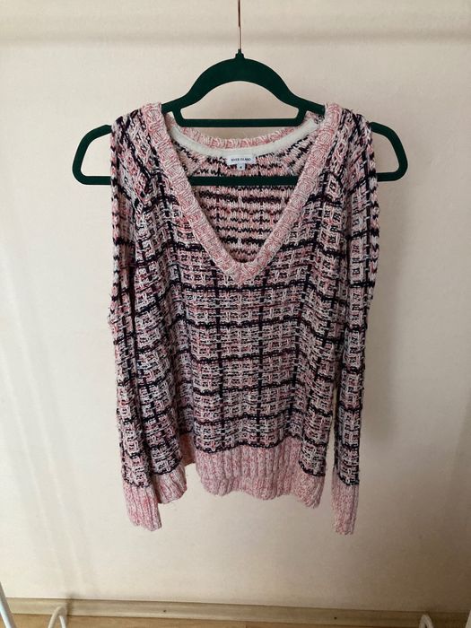 Kolorowy sweter z rozcięciami na ramionach River Island roz. S/M
