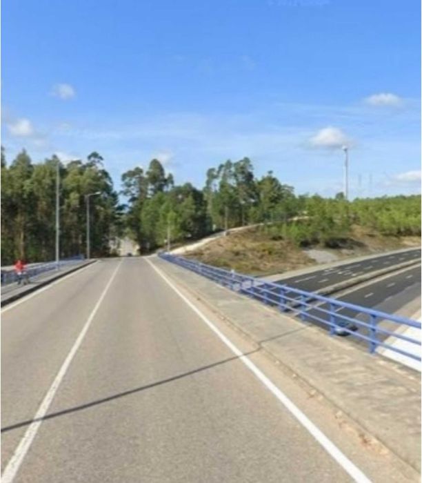 Vende-se Terreno com Estação de Telecomunicações em Vale de Picassinos