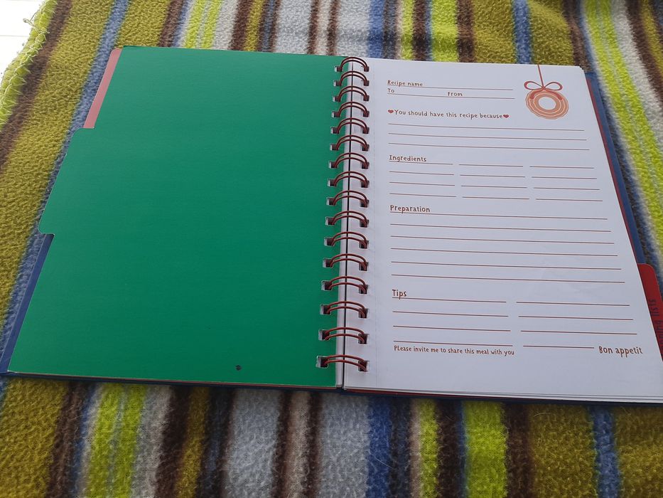 Caderno e caixa de receitas