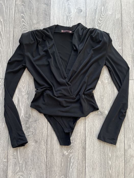 Nowe Body Czarne Gąbki Na Ramionach M