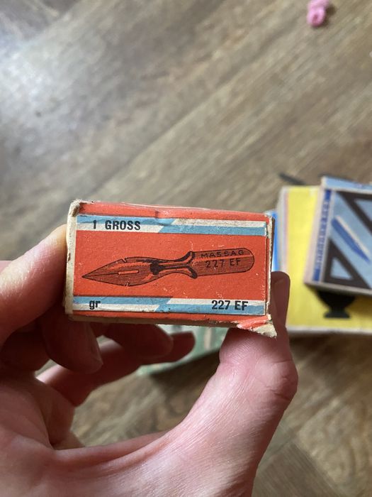 Пірʼя каліграфічні чехословацькі Massag