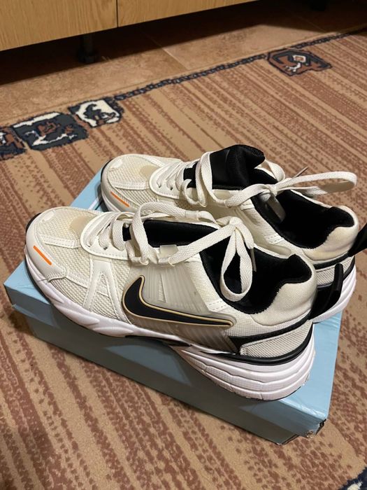 кросівки Nike 38