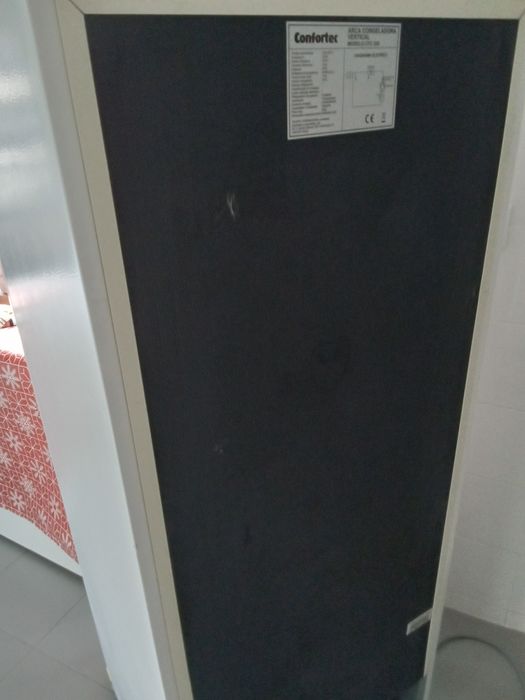 Arca vertical em bom estado