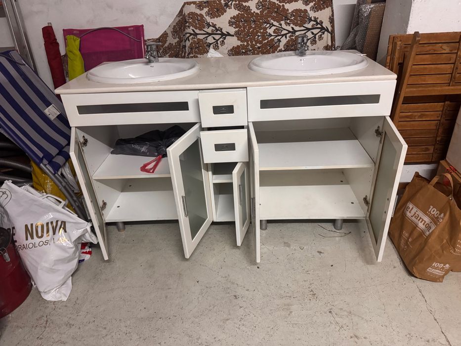 Móvel de casa de banho duas bacias marca Rocca com torneira