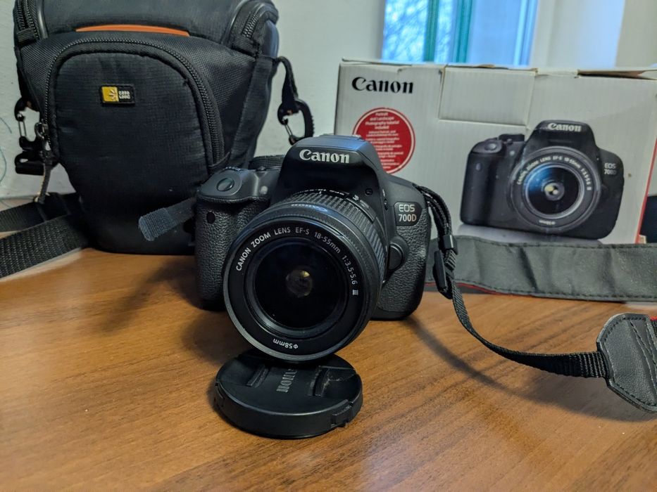Фотоапарат Canon 700D