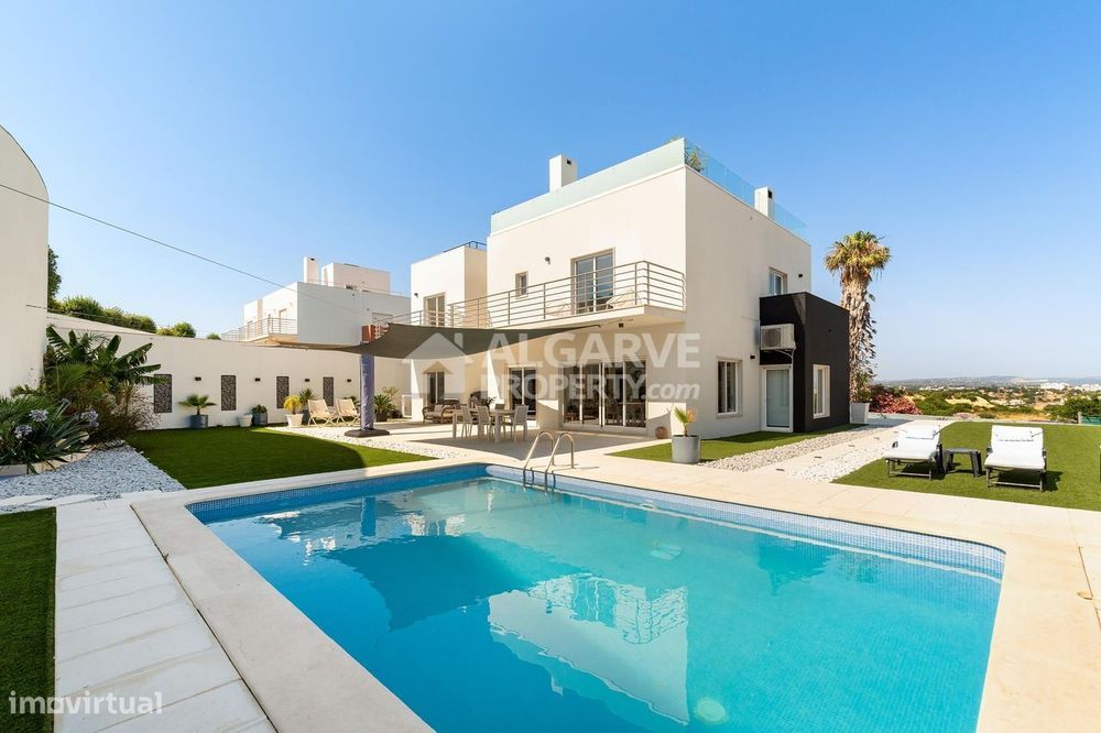 Moradia Moderna V4 com Vista Mar Localização Prime Albufeira