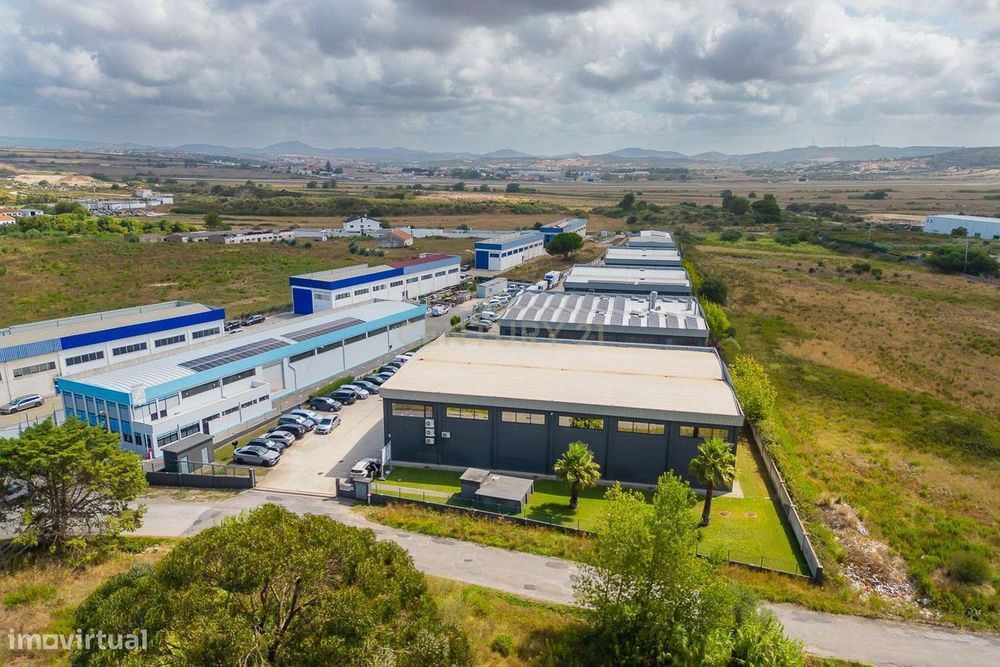 Excellent Business Opportunity: Integrated Set of 3 Warehouses