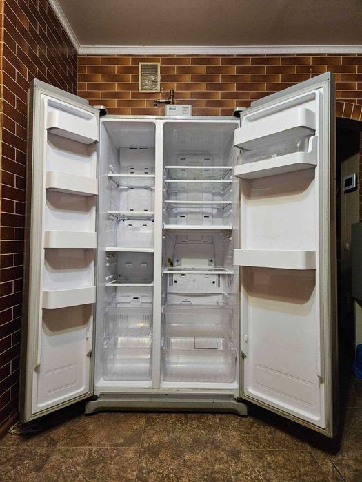 Холодильник SAMSUNG Side-by-side б/в потребує ремонту