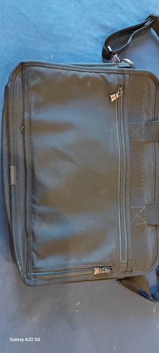 Torba na ramię Victorinox.