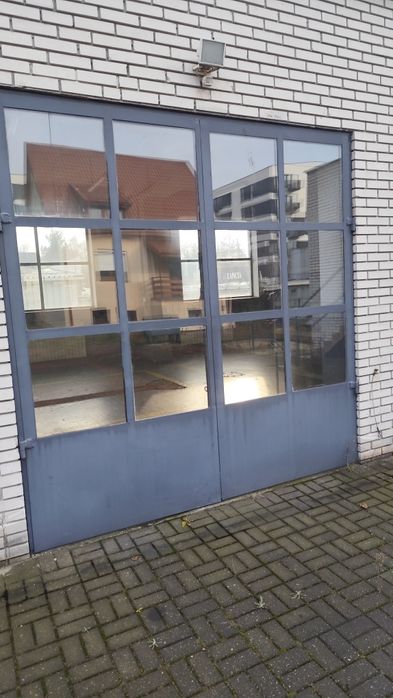 Bramy garażowe stalowe z ciepłą szybą