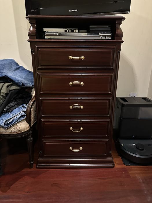 Quarto completo em cerejeira – Estilo clássico