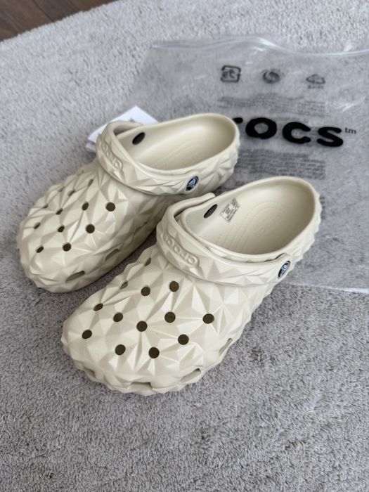 Crocs M6W8 24,5 см Classic Geometric Clog М6 38  білі чорні бежеві