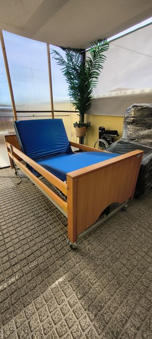 Cama articulada elétrica e elevatória hospitalar