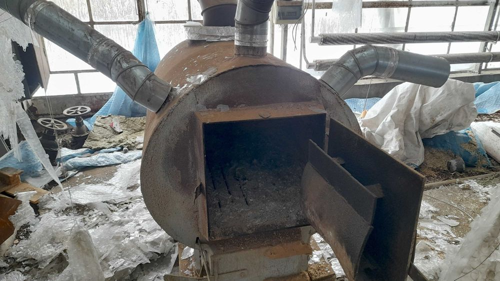 Piec , kocioł na słomę kominek na biomasę