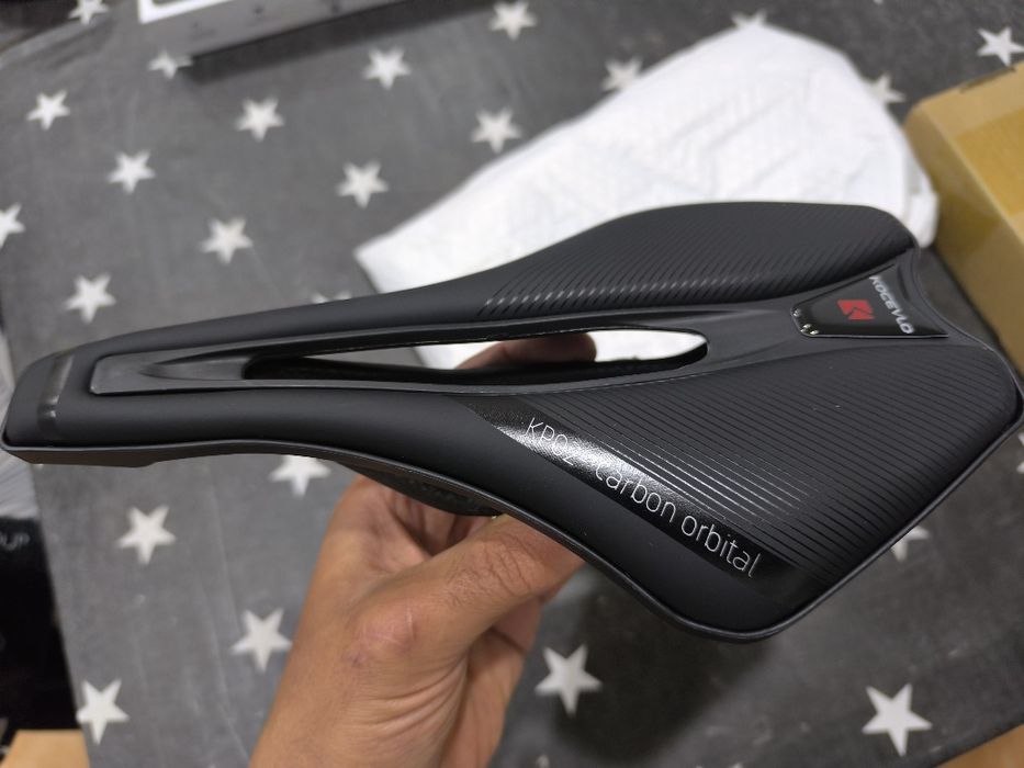 Selim carbono 147mm