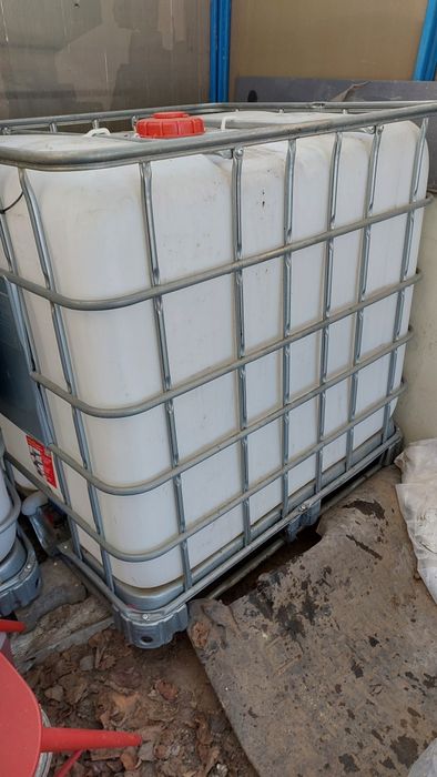 Mauzer 1000l zbiornik