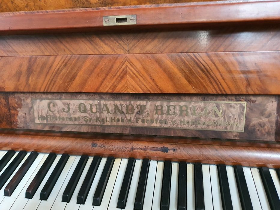 Pianino c.j. quandt,berlin