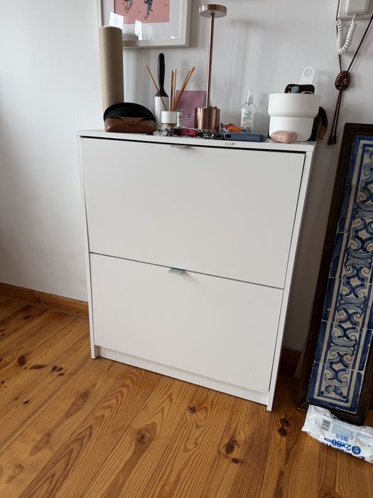 Sapateira branca com 2 portas