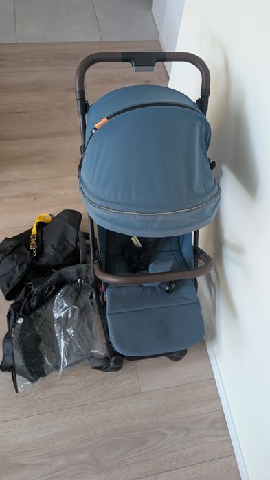 Коляска візок дитячий прогулянковий візочок 
Продаж можливий.